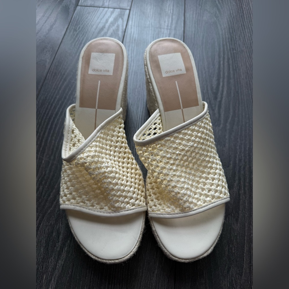 UNWORN Dolce Vita cream block heel